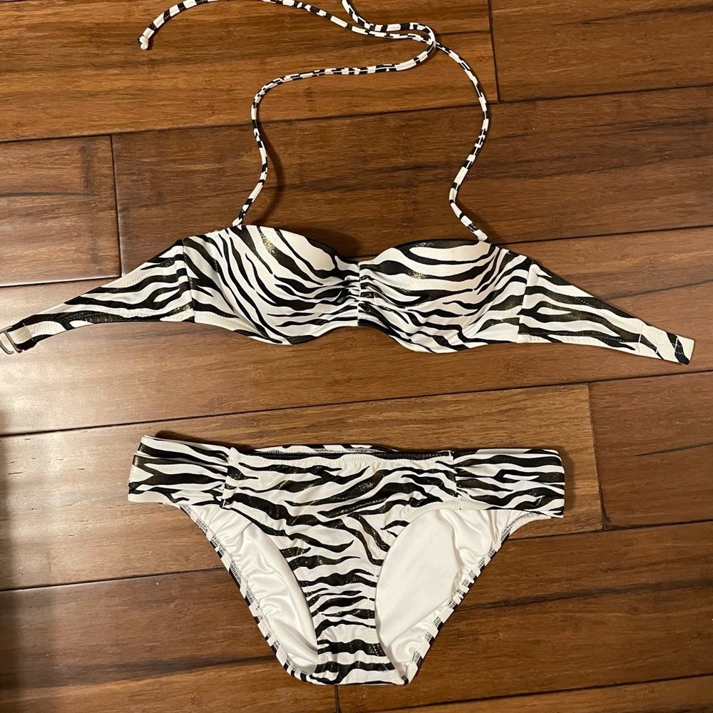 NWOT Victoria’s Secret Zebra Print Bikini 32B/S